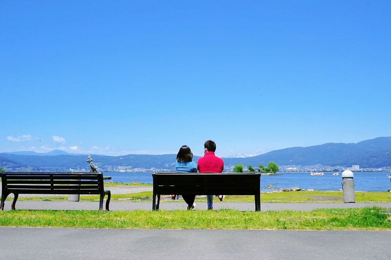 Suwa Lake, Japans premier fireworks production site, hosts a spectacular 40,000-shot aquatic fireworks display. - Who should book this Suwa fireworks tour?