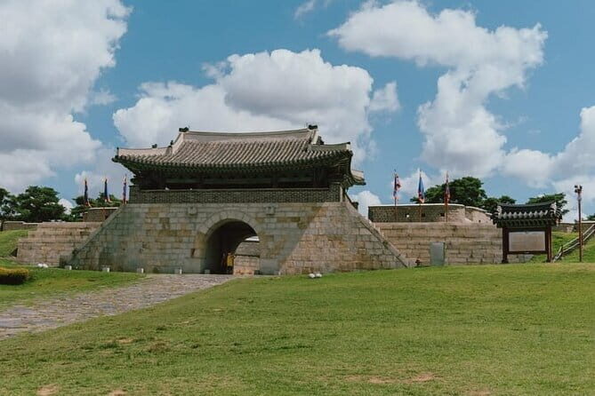 Suwon Hwaseong+Gwangmyeong Cave+Starfield Library from Seoul - Good To Know