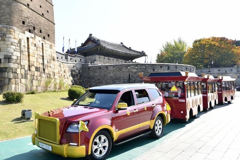 Suwon Join-in Day Tour: Journey Through Time to Hwaseong Fortress - Two routes, two different Suwon days