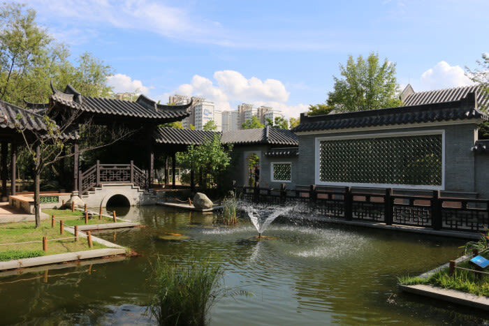 Suwon Join-in Day Tour: Journey Through Time to Hwaseong Fortress - Paldalmun Market: time to eat and look around