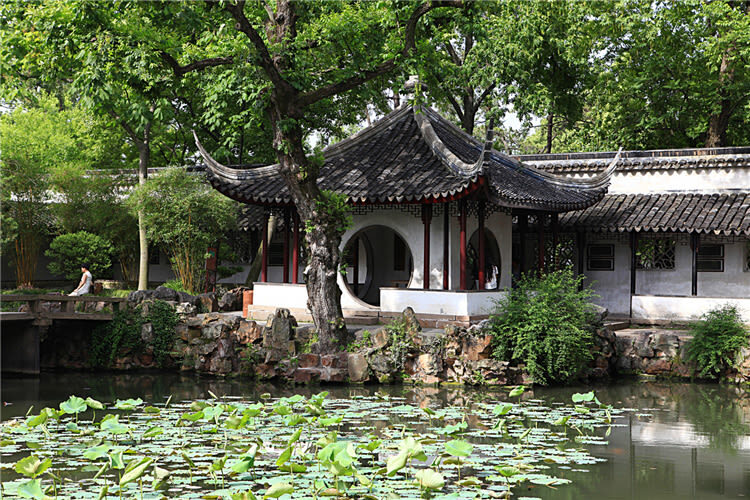 Suzhou Humble Administrators Garden + Zhouzhuang Water Town + Hanshan Temple + Tiger Hill 1-Day Tour - Qili Shantang Street: a slower final walk