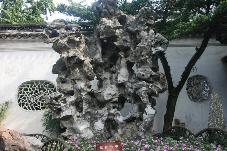 Suzhou Humble Administrators Garden + Zhouzhuang Water Town + Hanshan Temple + Tiger Hill 1-Day Tour - The guide and group format