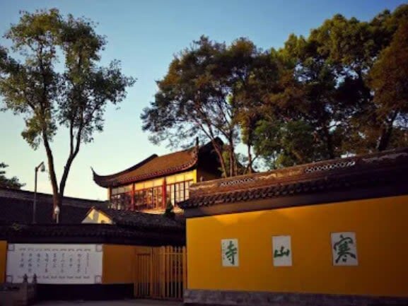 Suzhou Lingering Garden & Hanshan Temple Day Tour from Shanghai (including lunch) - The guide can make the day, but choose your language carefully