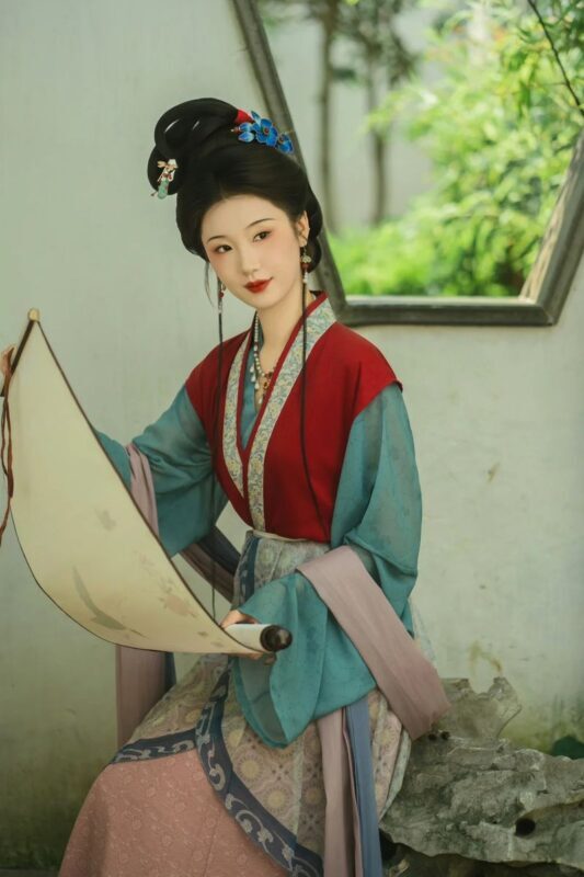 Suzhou Pingjiang Road/Humble Administrators Garden Qipao Hanfu Experience (including exquisite makeup and styling + choice of Qipao or Hanfu) - Makeup, hair, and the first part of the appointment