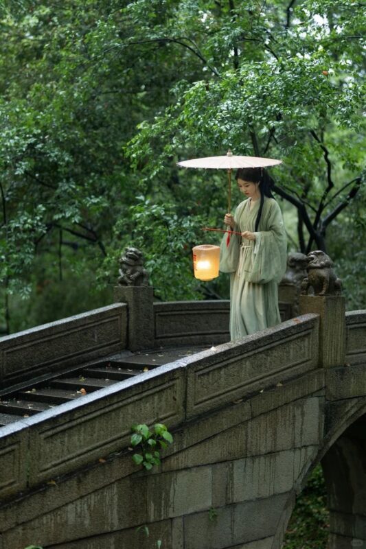 Suzhou Pingjiang Road/Humble Administrators Garden Qipao Hanfu Experience (including exquisite makeup and styling + choice of Qipao or Hanfu) - Pingjiang Road and the garden setting