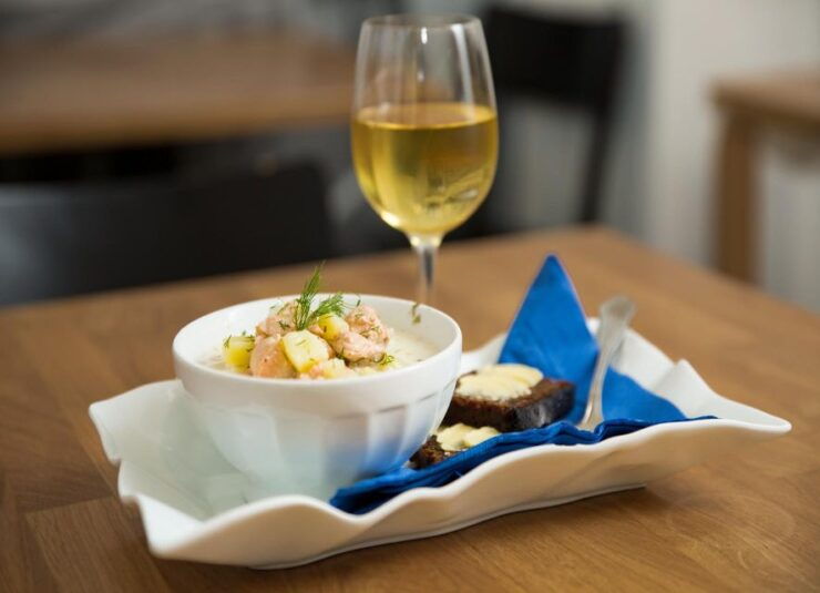 Swedish Wine Tasting Tour in Stockholm Gamla Stan - Experience Highlights