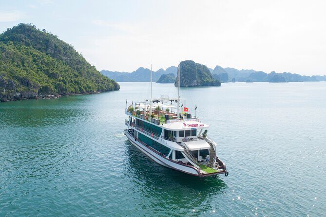 Sweetness Cruise Ha Long Bay: Caves, Kayaking, Swimming & Lunch - The Cruise Ship & Facilities