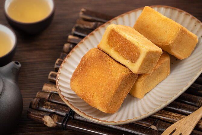 Sweets to Streets: 6Hr Taipei Adventure With Pineapple Cake DIY - Exploring Shilin Market