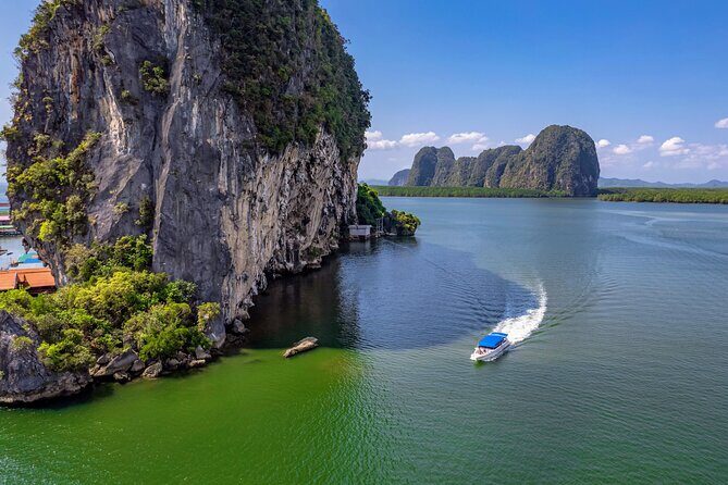 Swift Power Catamaran Glide to James Bond's Secret Island - Good To Know