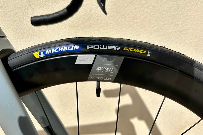 Swiftcarbon Racevox, Ultegra Di2 Plus DT Swiss Wheel Set - Features of the Ultegra Di2 Gear System