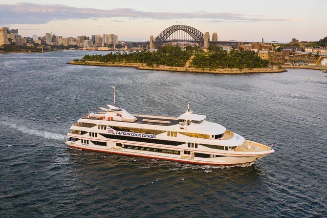 Sydney Harbour Dinner Cruise - Onboard Entertainment