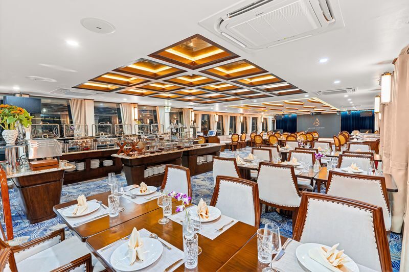 Symphony Day Cruise: Ha Long Bay, Sung Sot, Ti Top - Ti Top Island: 45 minutes for a swim or a rest