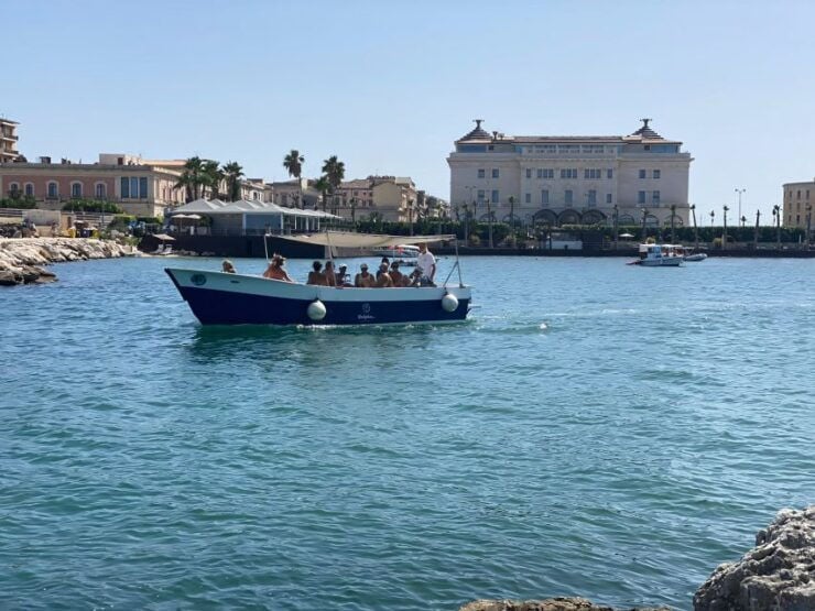 Syracuse: Ortigia and Sea Caves Tour by Boat - Experience
