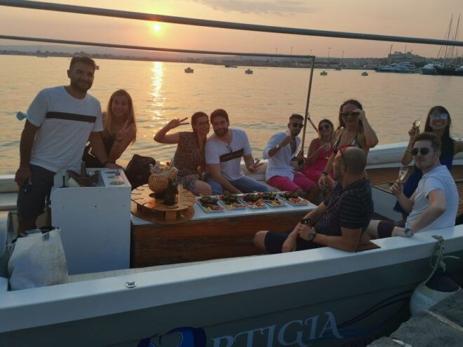 Syracuse: Ortigia Sunset Cruise With Aperitif - Cancellation Policy and Booking