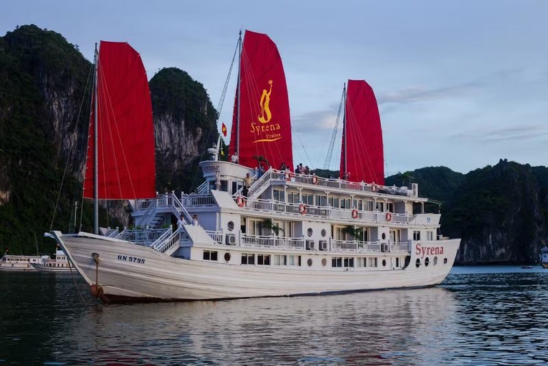 Syrena 3D2N Cruise: Ha Long Bay, Sung Sot, Ti Top - At a glance: what this cruise offers