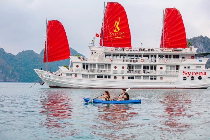Syrena 3D2N Cruise: Ha Long Bay, Sung Sot, Ti Top - What the food, cabin and service are like