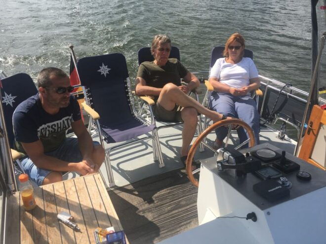 Tagestour: Private Wannsee Lake and Werder Yacht Cruise - Full Description