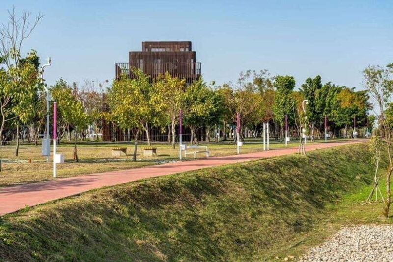 Taichung City: Sightseeing Walking Tour with a Local Guide - Good To Know