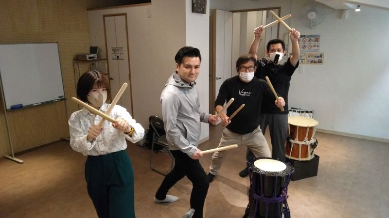 Taiko (Japanese Drum) Experience in Tokyo - Learning the First Taiko Beats