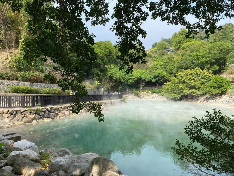 Taipei: Beitou Hot Spring and Yangmingshan Nature Day Tour - The guide can make a busy day feel human