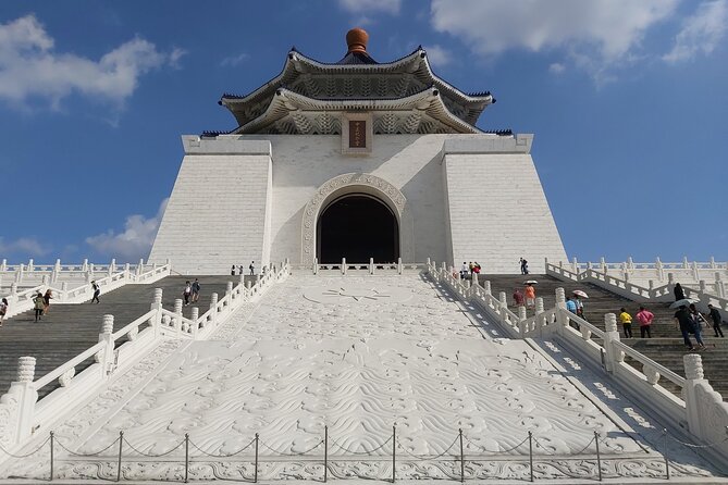 Taipei City Tour With National Palace Museum Ticket - Scenic Delights: Experience the Breathtaking Beauty of Taipeis Landscapes