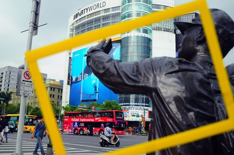 Taipei Double Decker Sightseeing Bus Ticket - Audio commentary and the view from the road