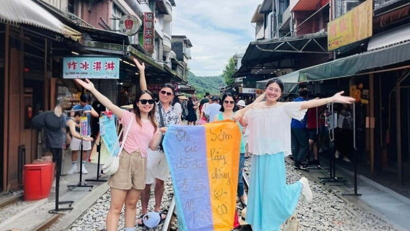 Taipei: Jiufen and Shihfen Half Day Tour - Good To Know