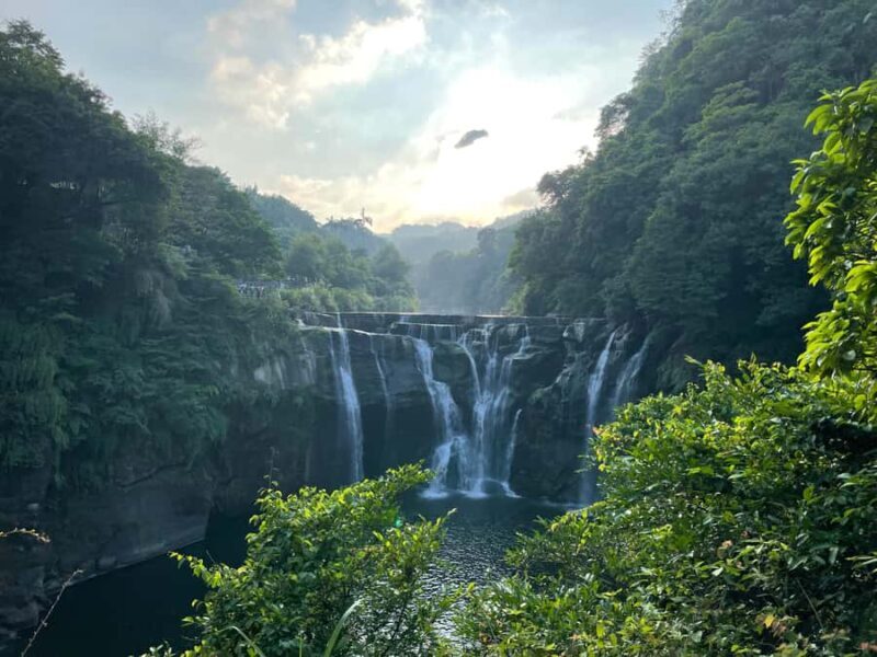 Taipei: Jiufen, Shifen Sky Lanterns & Keelung Nightmarket - Discovering the Charm of Jiufen Old Street
