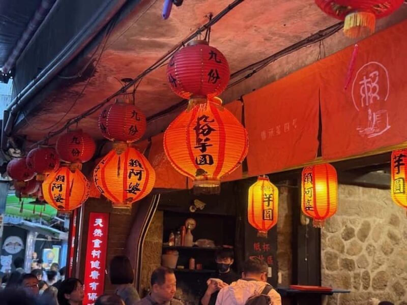 Taipei: Jiufen, Shifen Sky Lanterns & Keelung Nightmarket - Savoring the Flavors at Keelung Night Market