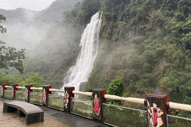 Taipei Neidong Forest Luxury Hot Spring and Bitan Boat Ride - Exploring the Natural Beauty of Neidong and Wulai