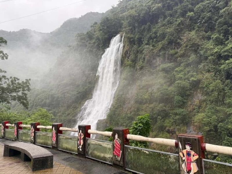 Taipei: Neidong Forest, Luxury Hot Spring & Bitan Boat Ride - Exploring Neidong Forest: A Breath of Fresh Air