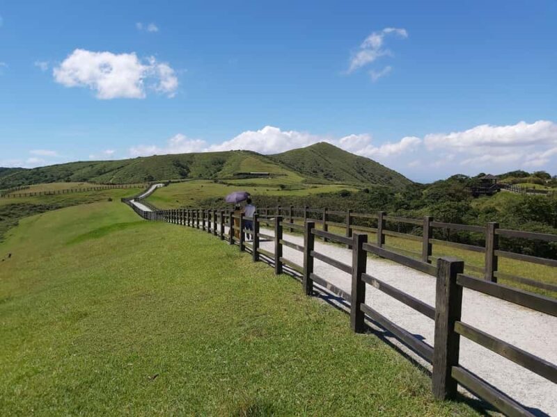 Taipei: Yangmingshan National Park Hiking Day Tour - Deep Dive into the Itinerary
