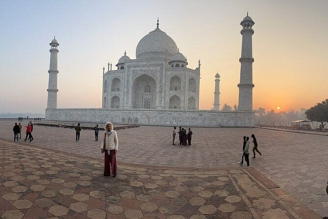 Taj Mahal, Agra Fort and Baby Taj Day Tour from Delhi by Car - The Journey from Delhi to Agra: Comfort and Convenience