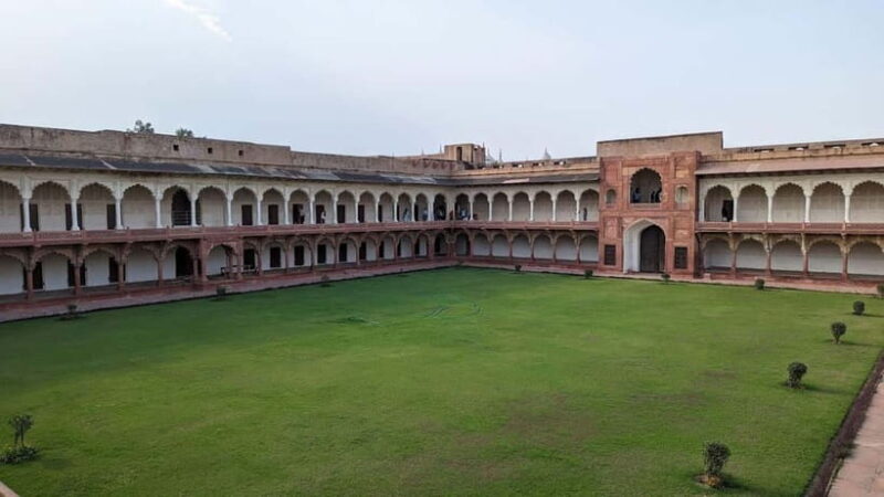 Taj Mahal & Agra Fort Tour with Skip the line & 5*Lunch - FAQ