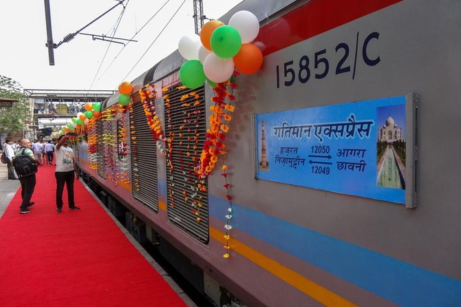 Taj Mahal Agra Tour by Gatimaan Train From Delhi - Train Journey Experience