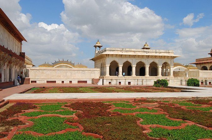 Taj Mahal and Agra Fort Day Trip from Delhi By Car - FAQ