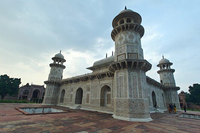 Taj Mahal Sunrise and Agra Private Tour By Car From Delhi - Exploring Agra Fort