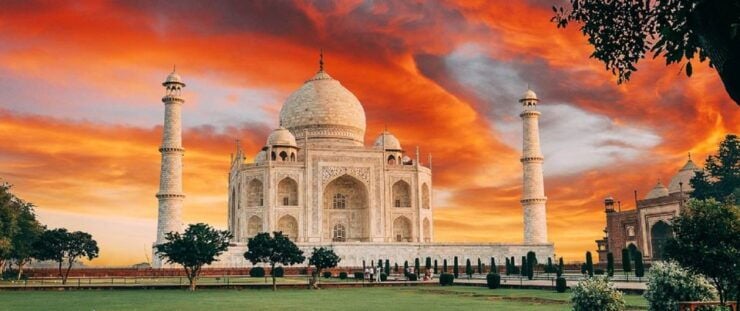 Taj Mahal Sunrise Or Sunset Overnight - Good To Know
