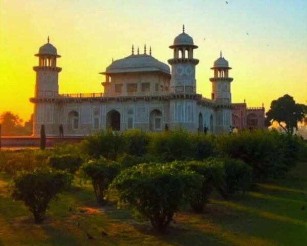 Taj Mahal Tour by Gatimaan Express SuperFast Train - Frequently Asked Questions