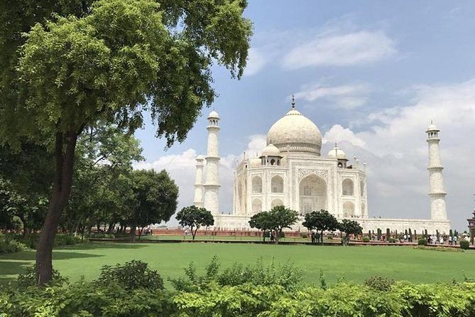Taj Mahal Tour by Gatimaan Express Train With Lunch At 5 Star Hotel - Tour Highlights