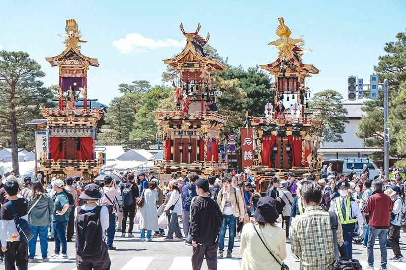 Takayama & Fairytale Shirakawa-go World Heritage DayTour from Nagoya - What the tour leader does, and what you do yourself