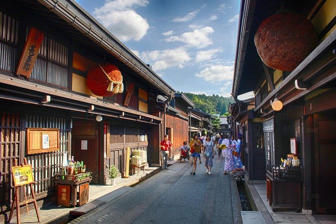 Takayama Full-Day Private Tour With Government Licensed Guide - Transportation Choices