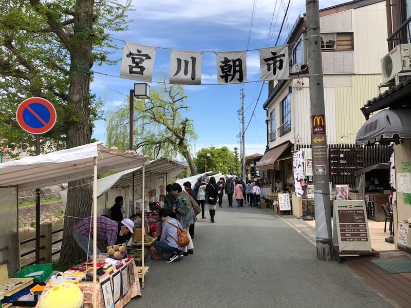 Takayama & Shirakawa-go One Day Tour from Takayama - The guide can shape the experience