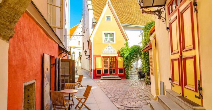 Tales of Tallinn: 4-hour Combo Bus & Walking Tour - Tour Overview