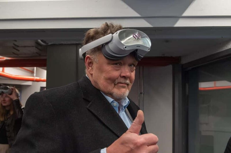 Tallinn: Virtual Time Travel Experience VR Tallinn 1939/44 I - The Two Eras Painted in Virtual Reality