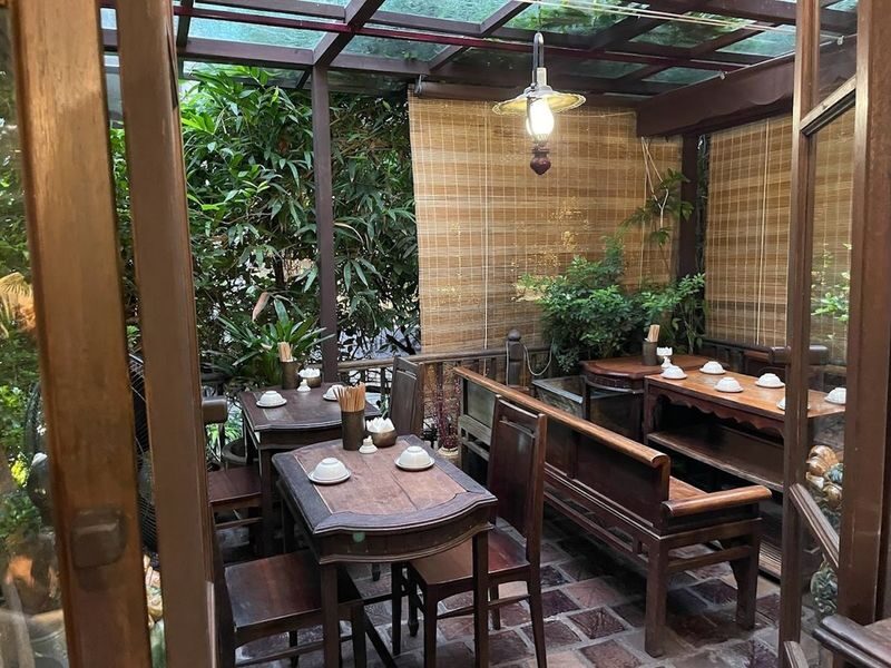 Tam Vi Michelin Restaurant: Authentic Vietnamese Dining Experience - Who should book Tam Vi