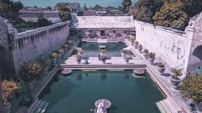 Taman Sari Water Castle, Sultan Palace & Local Food Tasting - Delving Into the Local Food Scene in Yogyakarta