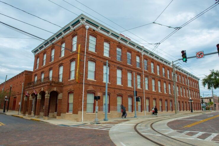 Tampa: Ybor City History Smartphone Guide - Cultural Immersion in Ybor City
