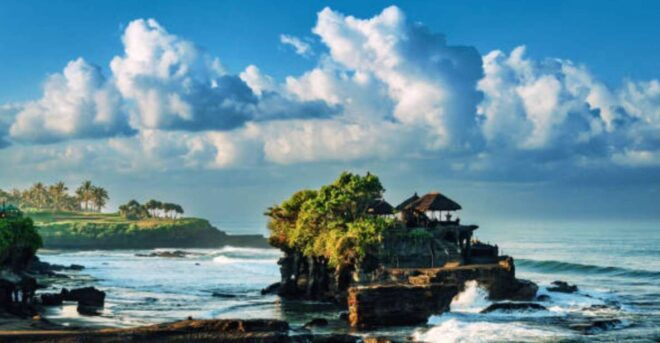 Tanah Lot, Padang-Padang Beach & Sunset at Uluwatu Temple - Enchanting Kecak Dance Performance