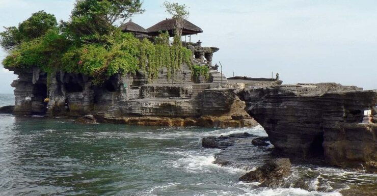 Tanah Lot Temple With Ubud Tour and Watching the Kecak Dance - Key Points